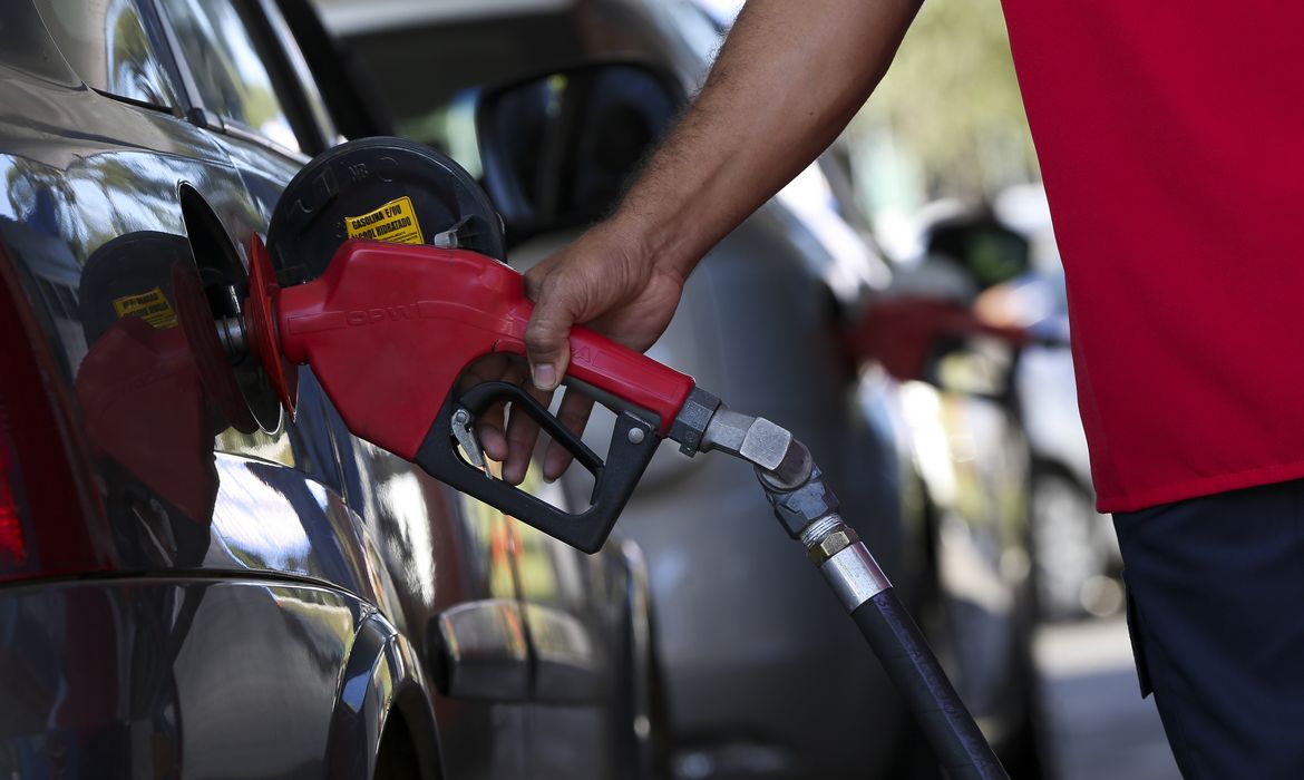 Gasolina com 30% de etanol recebe parecer positivo do Governo Federal: confira o que pode mudar