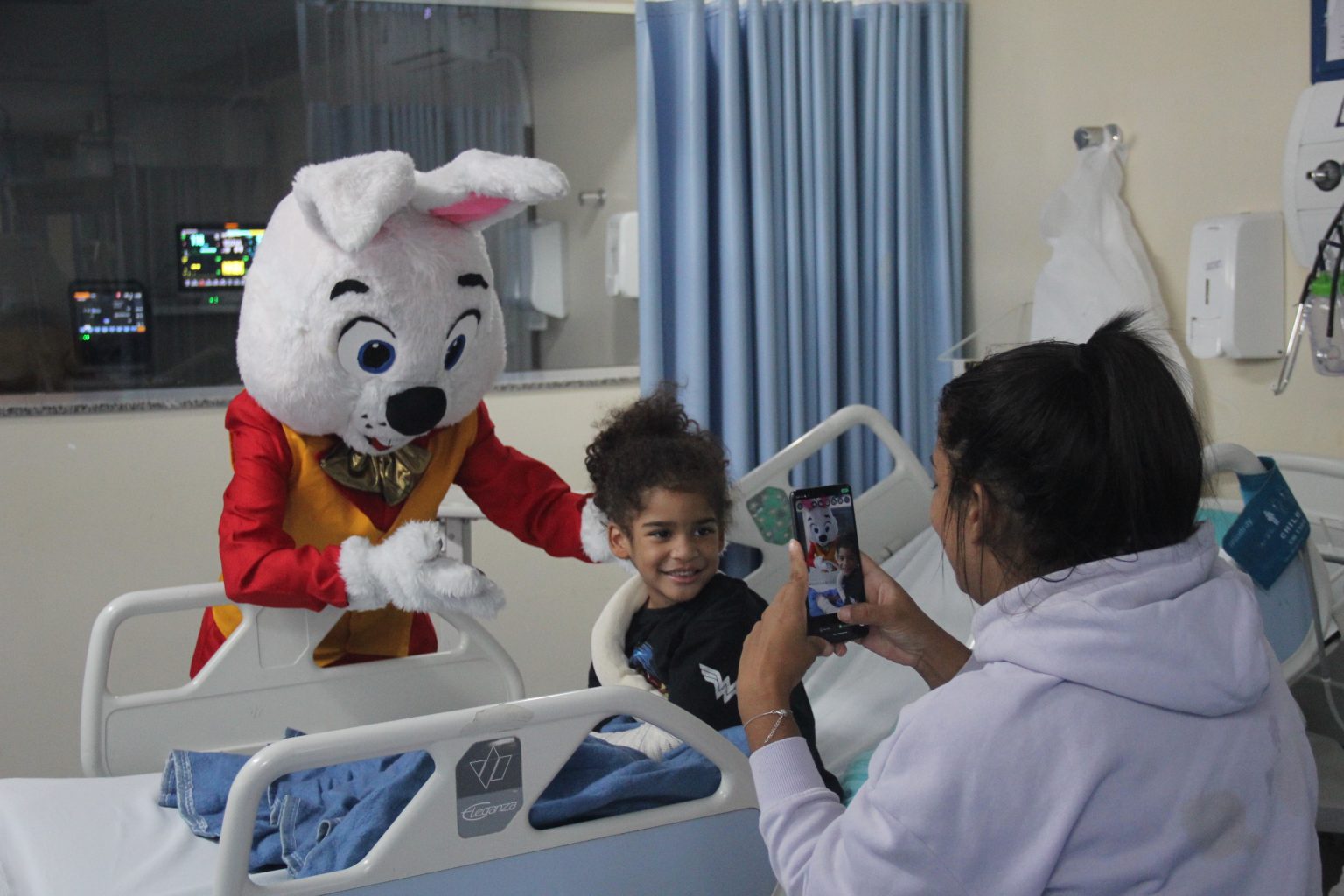 Acolhimento e afeto marcam ação de Páscoa no Hospital Municipal Albert Schweitzer