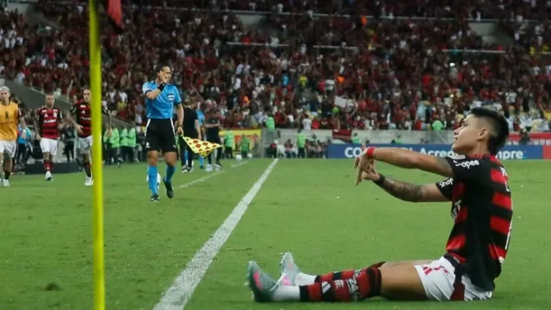 Flamengo vence a LDU no Maracanã e fica a uma vitória das oitavas da Libertadores