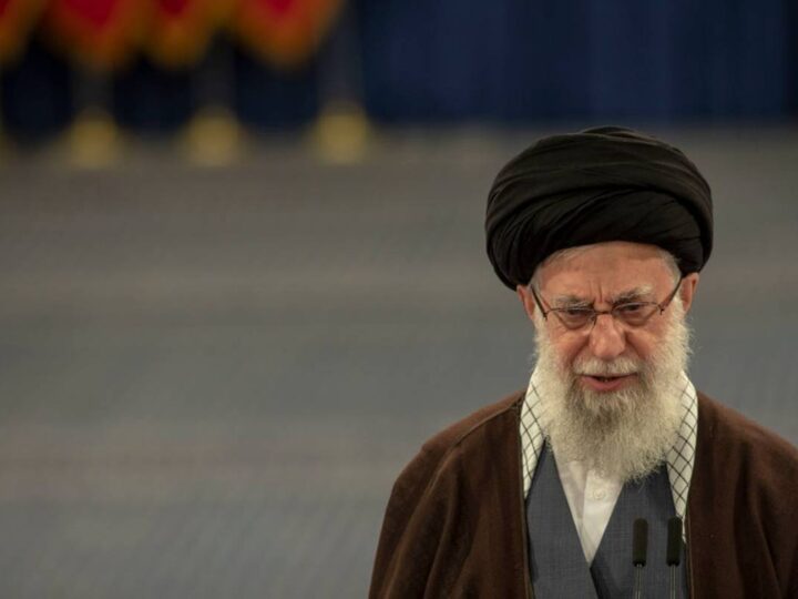 Quem é Ali Khamenei, o homem que lidera o Irã há mais de três décadas