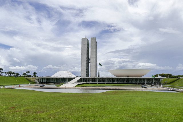 Governo finaliza plano de contingência para setores afetados por tarifas dos EUA