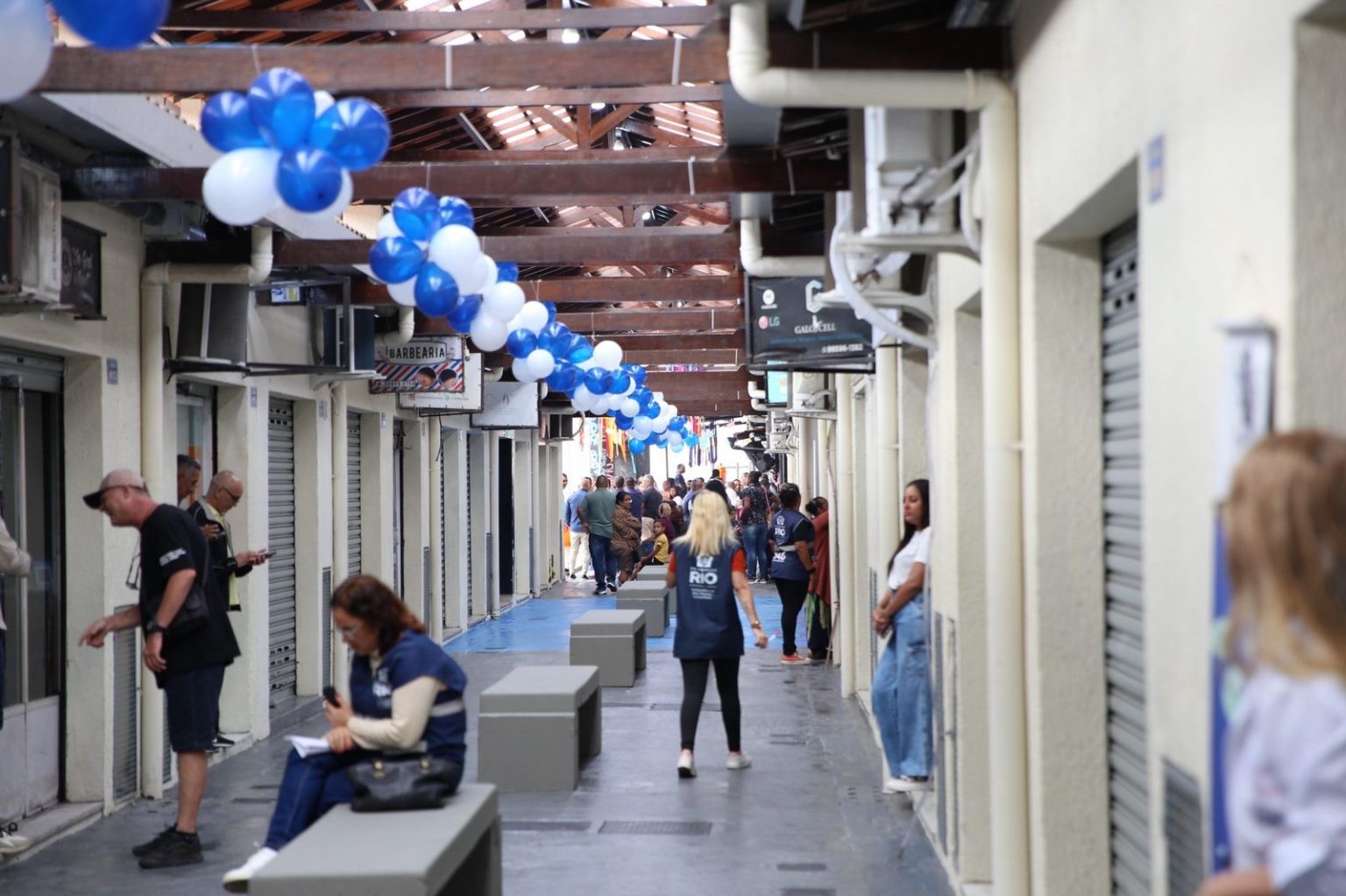 Prefeitura revitaliza centro comercial no Complexo do Alemão e entrega novos equipamentos urbanos na Zona Oeste