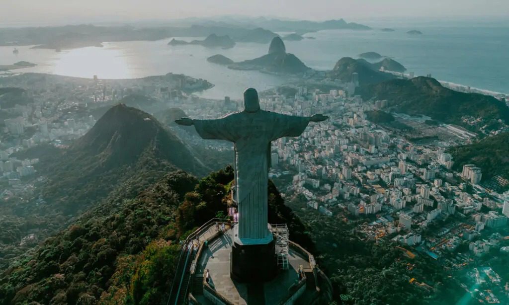 Sobrevoo Virtual: A Maravilha do Rio de Janeiro Vista do Céu!