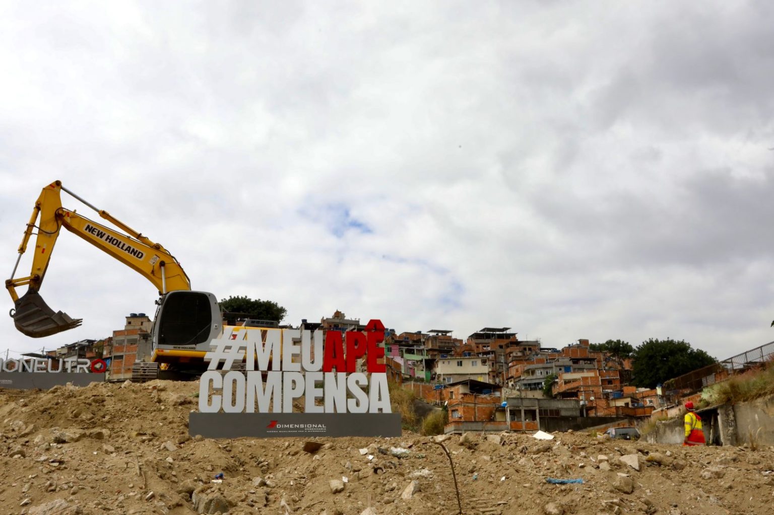 Prefeitura lança novos residenciais e anuncia revitalização de polo gastronômico na Mangueira