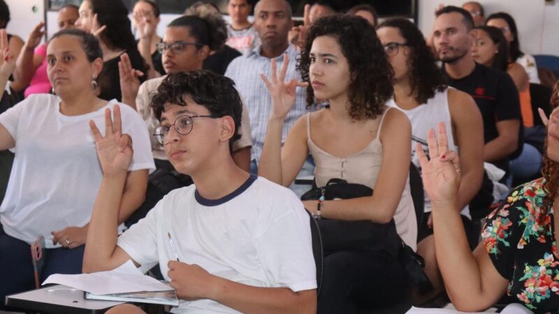 Prefeitura do Rio amplia curso de Libras e reforça compromisso com inclusão