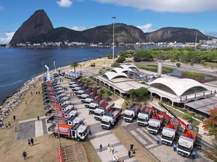 Prefeitura do Rio entrega nova frota da Comlurb para manejo de árvores