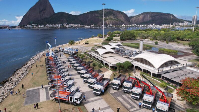 Prefeitura do Rio entrega nova frota da Comlurb para manejo de árvores