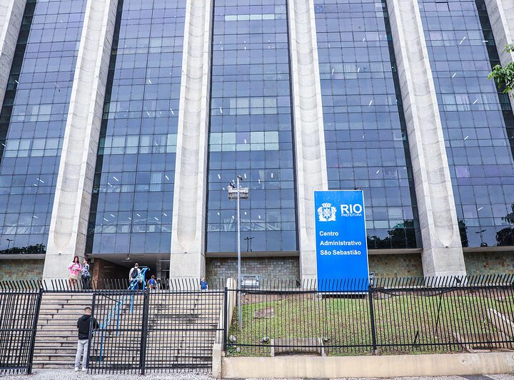 Prefeitura formaliza adesão da Uber ao programa municipal de direção segura de condutores