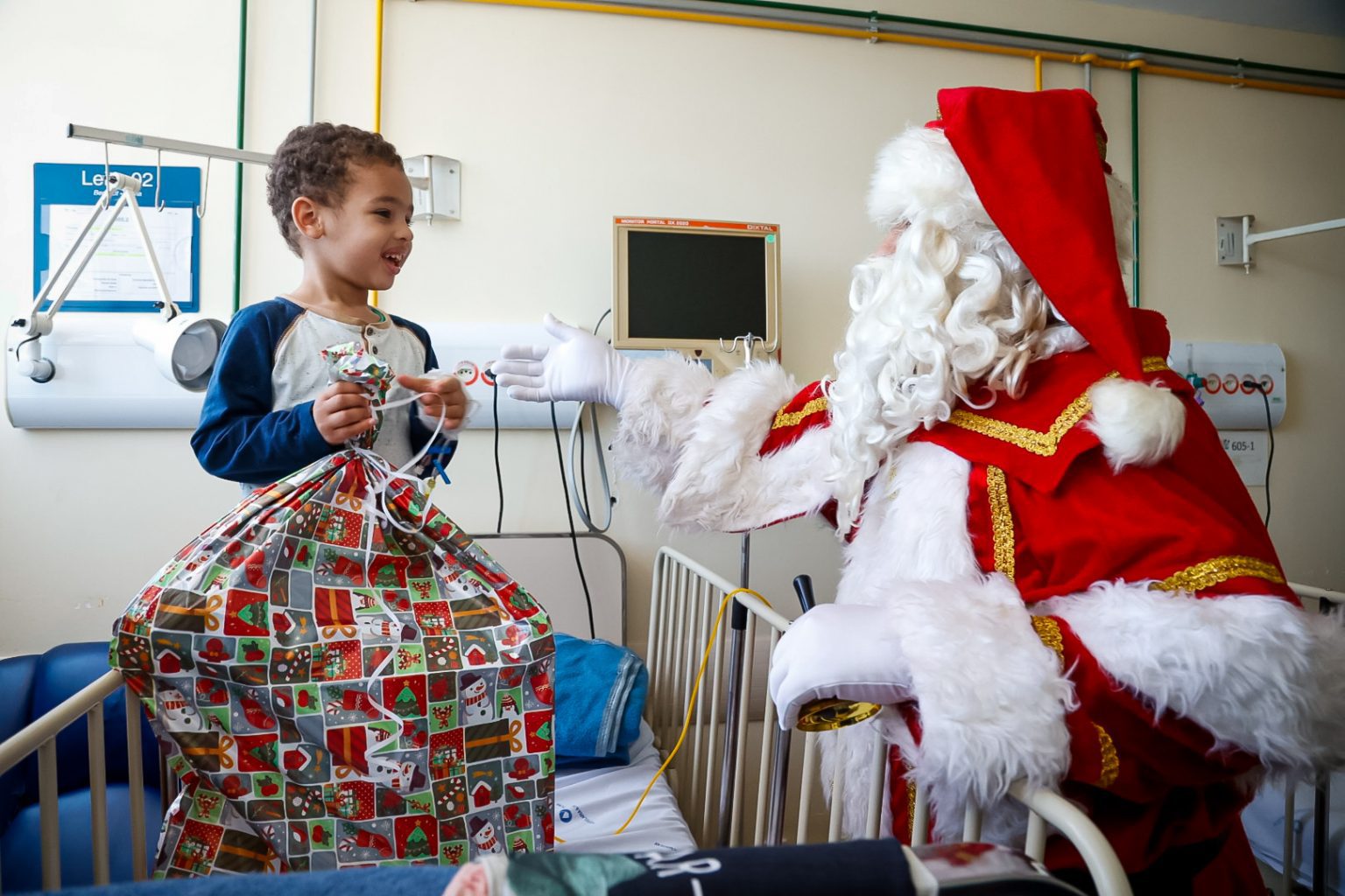Papai Noel da Prefeitura do Rio inicia ‘Maratona de Natal’ em hospitais