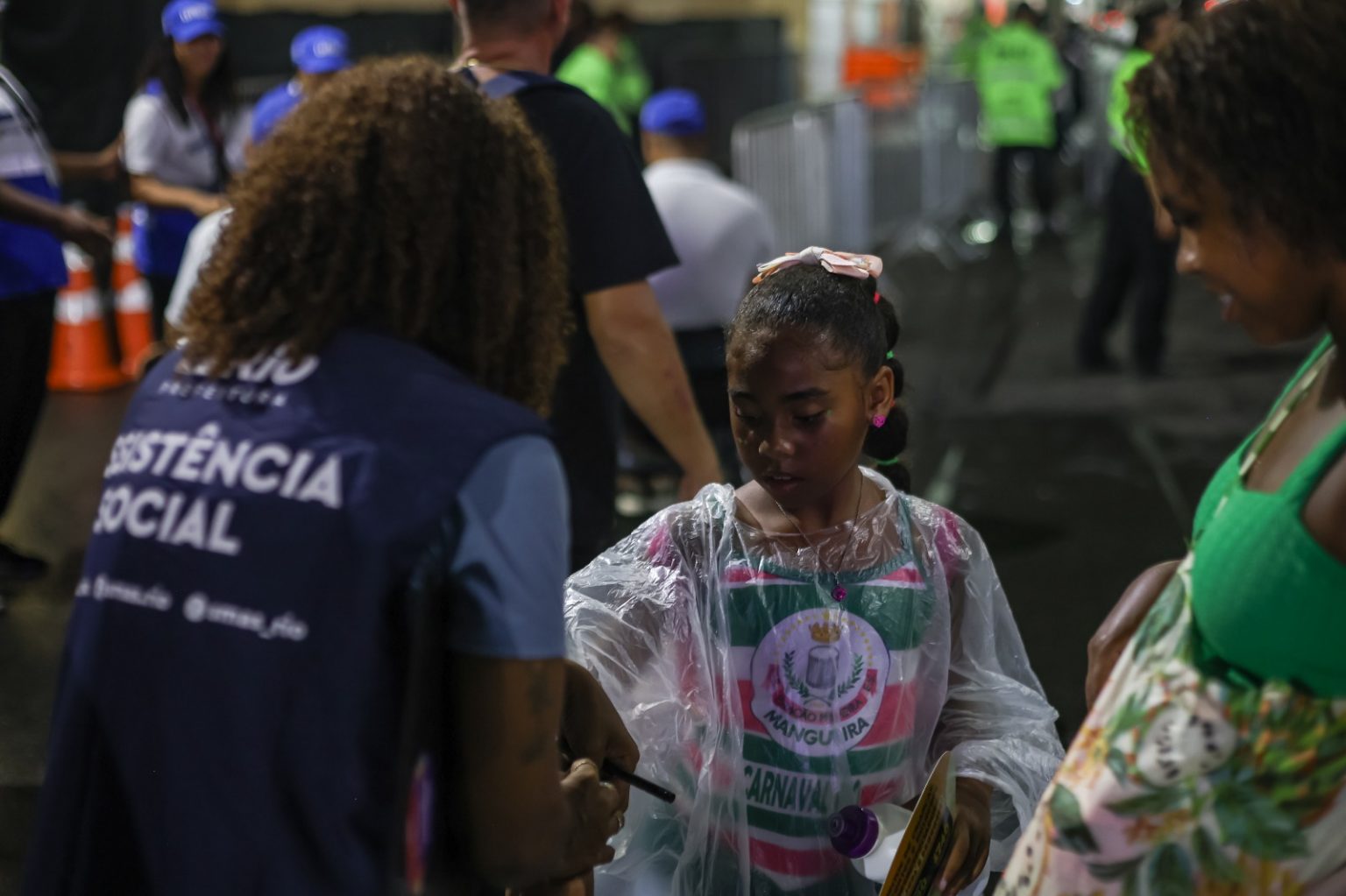 Assistência Social promove identificação infantil com pulseiras e acolhimento a filhos de ambulantes no Carnaval 2026