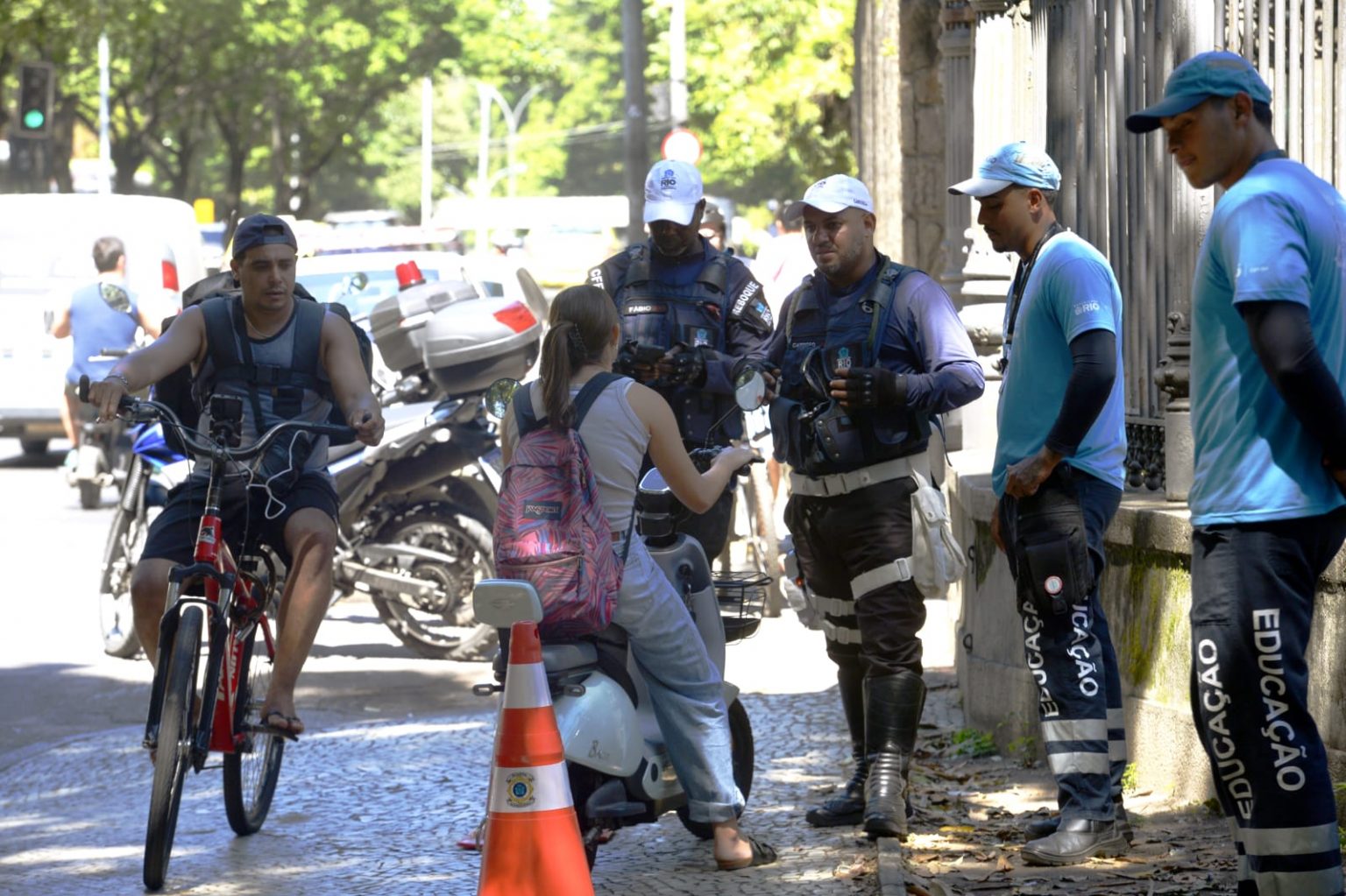 Segundo dia de fiscalização nas ciclovias registra mais de 800 orientações