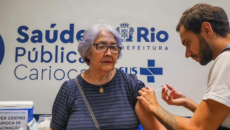 Rio inicia nova etapa da vacinação contra covid-19 para idosos e gestantes