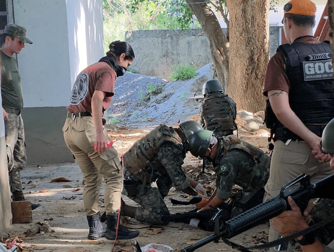 Agentes da GM ministram curso de primeiros socorros para fuzileiros navais