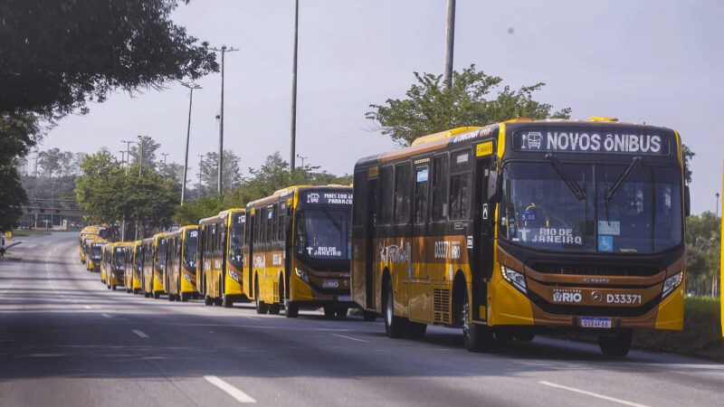 Zona Oeste recebe mais 100 ônibus modernos para reforçar o transporte público