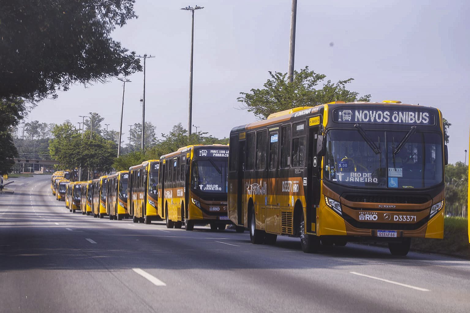 Zona Oeste recebe mais 100 ônibus modernos para reforçar o transporte público