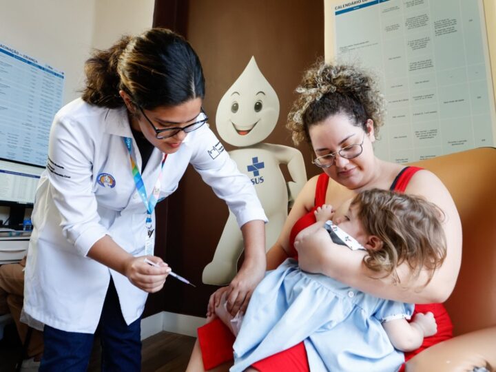 Saúde do Rio lança campanha para atualizar vacinas de crianças, jovens e adultos