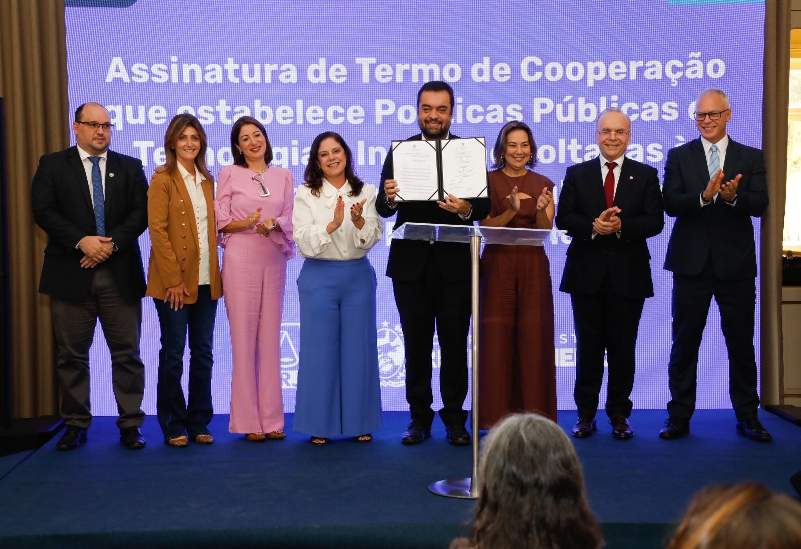 Governador Cláudio Castro Assina Termo para Fortalecer Proteção à Mulher