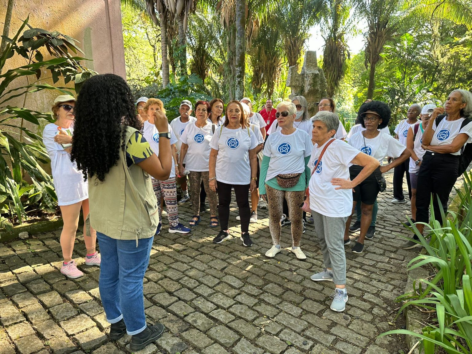 Intercâmbio de Experiências: Idosos das Casas de Convivência Visitam Pontos Turísticos da Cidade