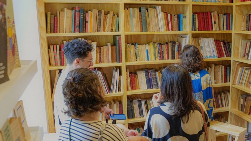 Nova biblioteca na Tijuca reúne acervo de três mil livros sobre música