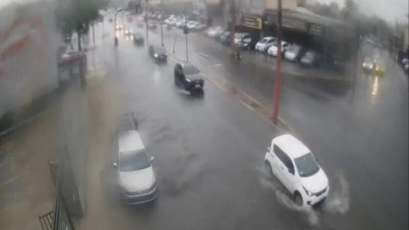 Forte chuva provoca transtornos no trânsito do Rio