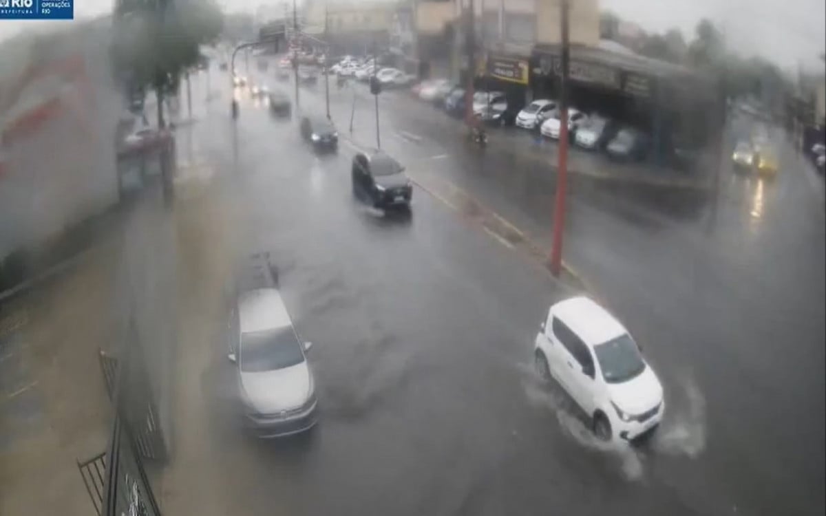 Forte chuva provoca transtornos no trânsito do Rio