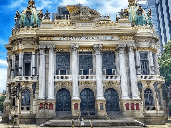 Theatro Municipal celebra 115 anos com programação gratuita neste domingo