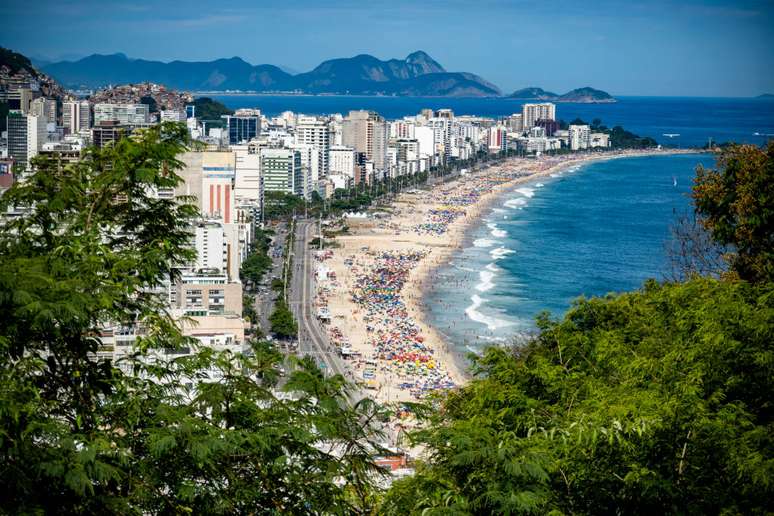 Fenômeno das Águas Cristalinas Transforma Paisagem Carioca