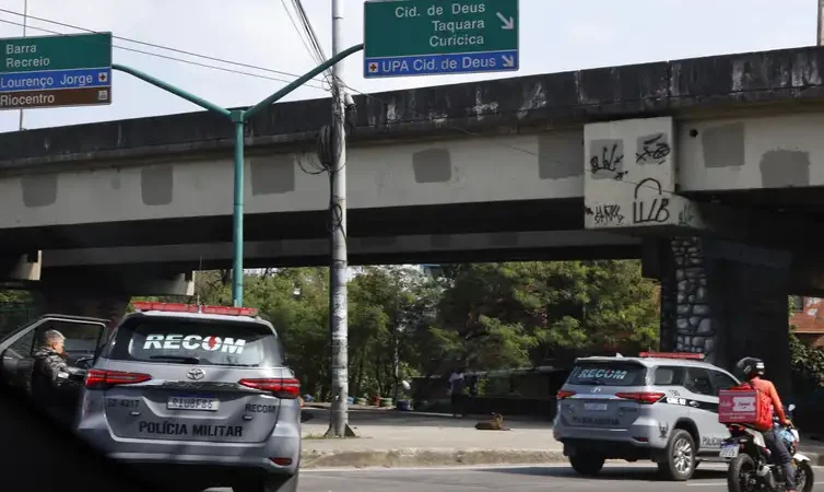 Demolição de Imóveis na Cidade de Deus Provoca Revolta e Confrontos