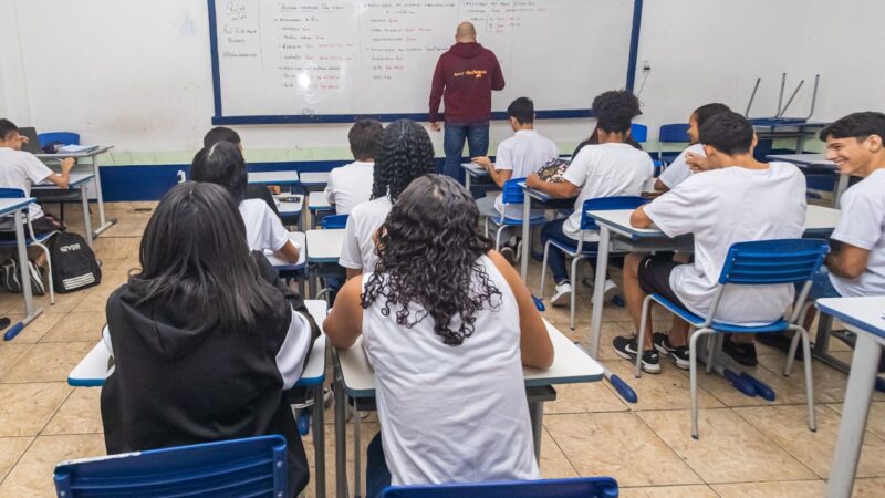 Governador Cláudio Castro Abre Inscrições para Mais de 4 Mil Vagas de Professores Temporários