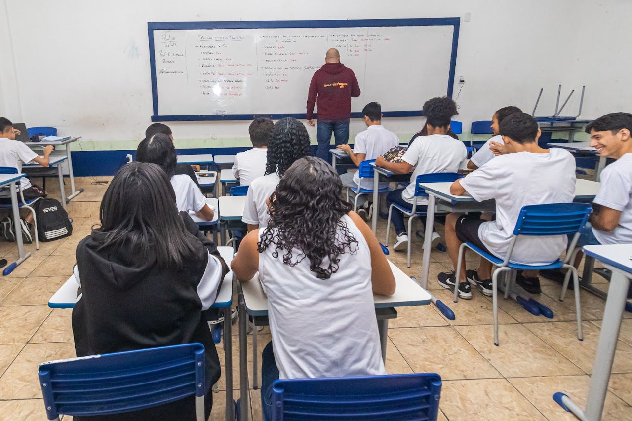 Governador Cláudio Castro Abre Inscrições para Mais de 4 Mil Vagas de Professores Temporários