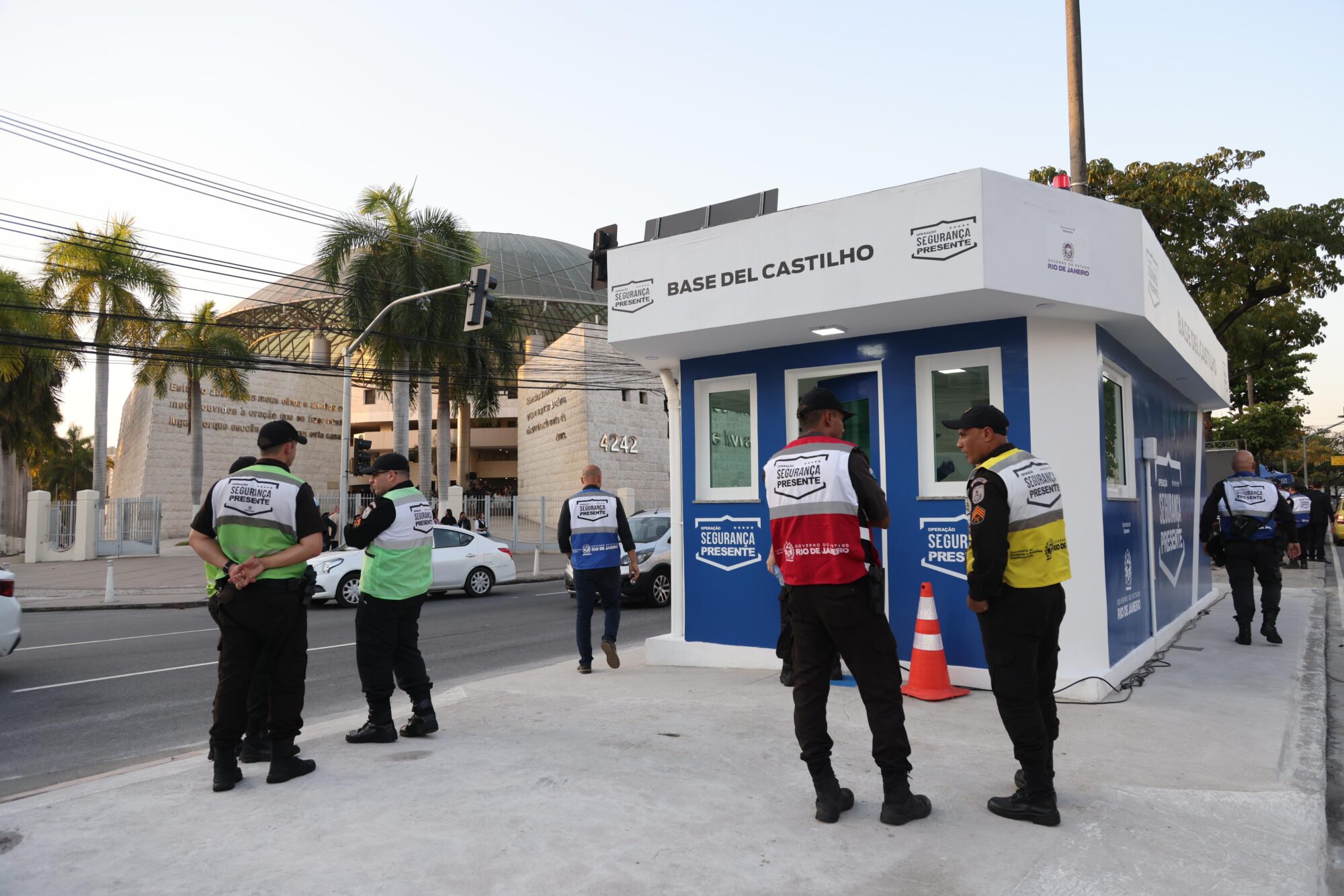 Cláudio Castro Inaugura Nova Base do Programa Segurança Presente em Del Castilho