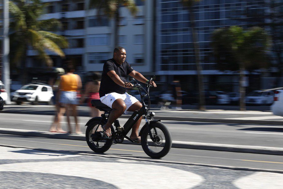 Lei sobre circulação de bicicletas elétricas em ciclovias é sancionada por Eduardo Paes