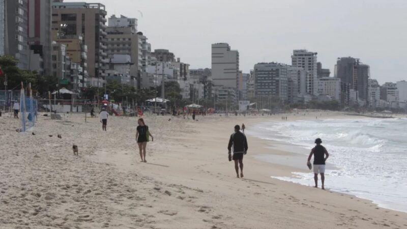 Marinha alerta para ressaca com ondas de até 4 metros na orla do Rio