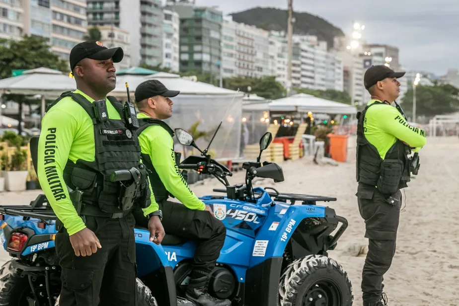 Início da Operação Verão contará com mais de mil policiais; agentes seguem novas diretrizes para lidar com menores nas praias.