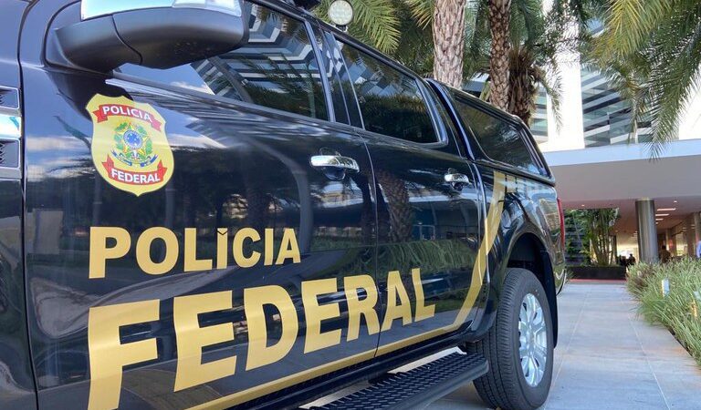 Em uma ação contra crimes eleitorais na Barra da Tijuca, a PF confiscou R$ 1,8 milhão em caixas de papelão no Rio