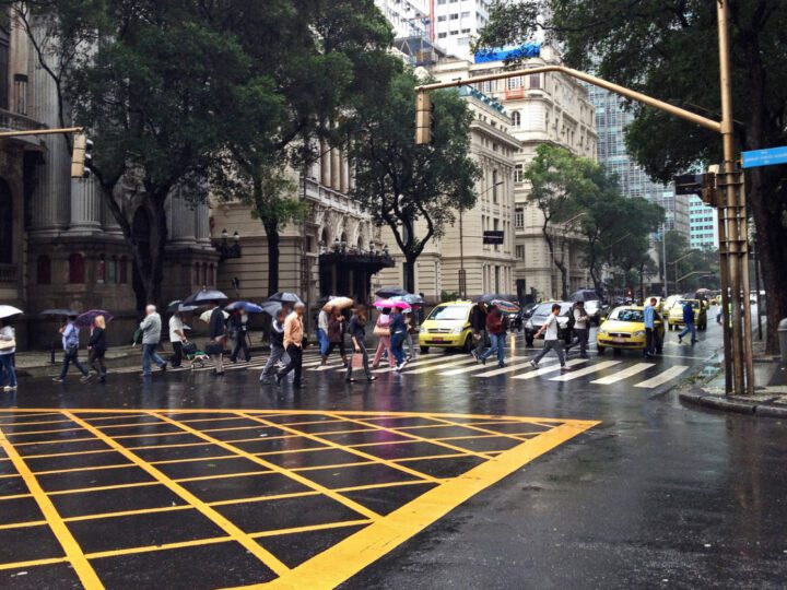 A expectativa é de que a chuva no Rio de Janeiro permaneça até segunda-feira