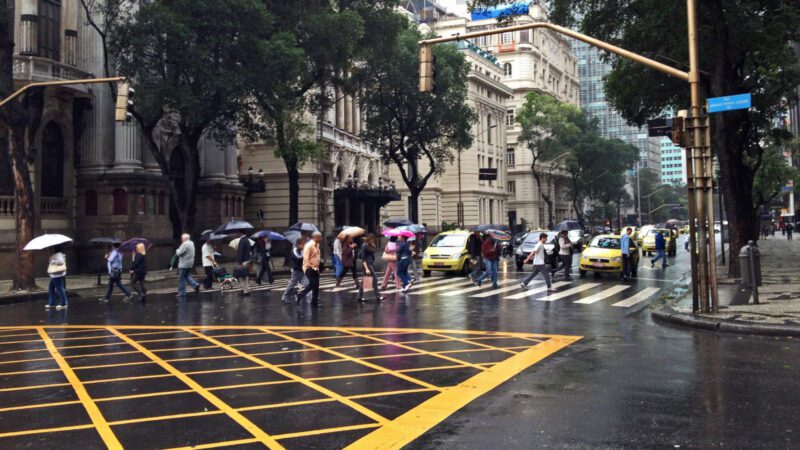 A expectativa é de que a chuva no Rio de Janeiro permaneça até segunda-feira