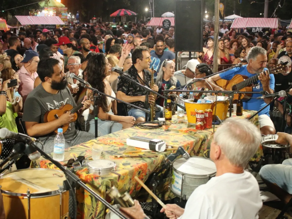 150 rodas de samba em espaços públicos do Rio serão certificadas pela Secretaria de Cultura do RJ