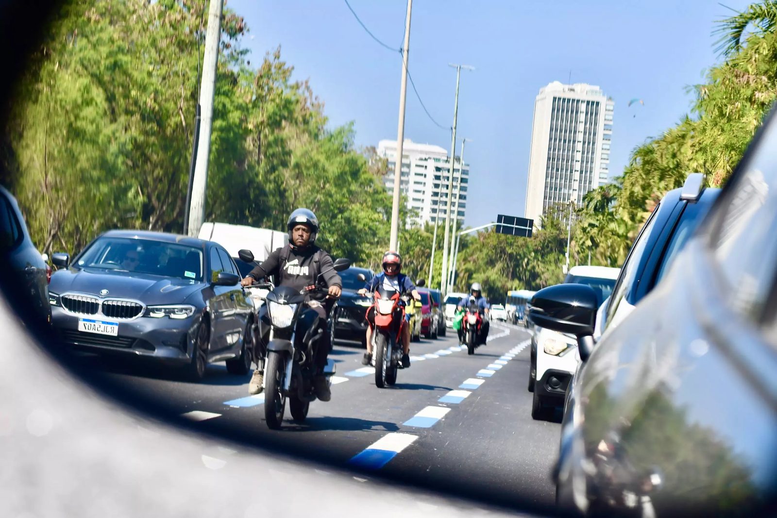 Rio de Janeiro expande infraestrutura para motociclistas: segunda motofaixa é ativada na Zona Norte nesta segunda