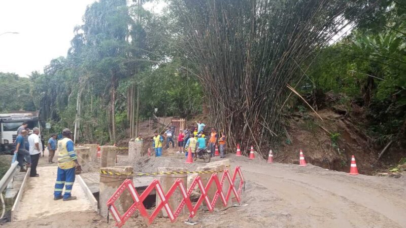 Governo do Estado faz vistorias nos municípios afetados pelas chuvas e trabalha na desobstrução de estradas, ruas e limpeza de rios