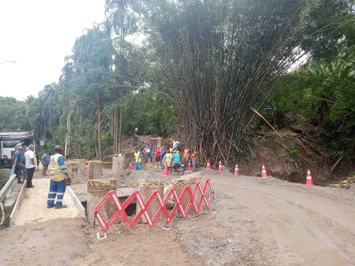 Governo do Estado faz vistorias nos municípios afetados pelas chuvas e trabalha na desobstrução de estradas, ruas e limpeza de rios