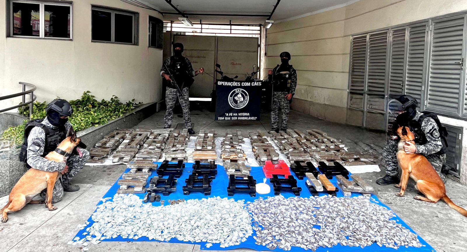 Polícia Militar apreende cerca de 600 quilos de drogas em operação nas comunidades da Mangueira e Tuiuti