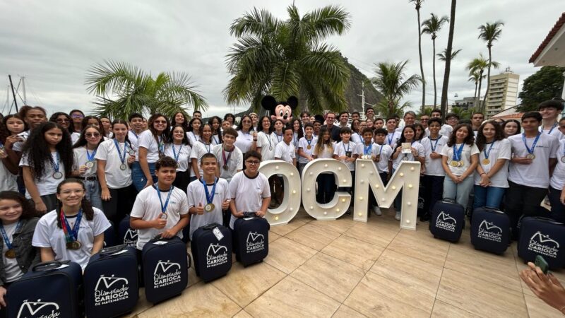 Campeões da Olimpíada Carioca de Matemática recebem kits de viagem para a Disney e para a Nasa