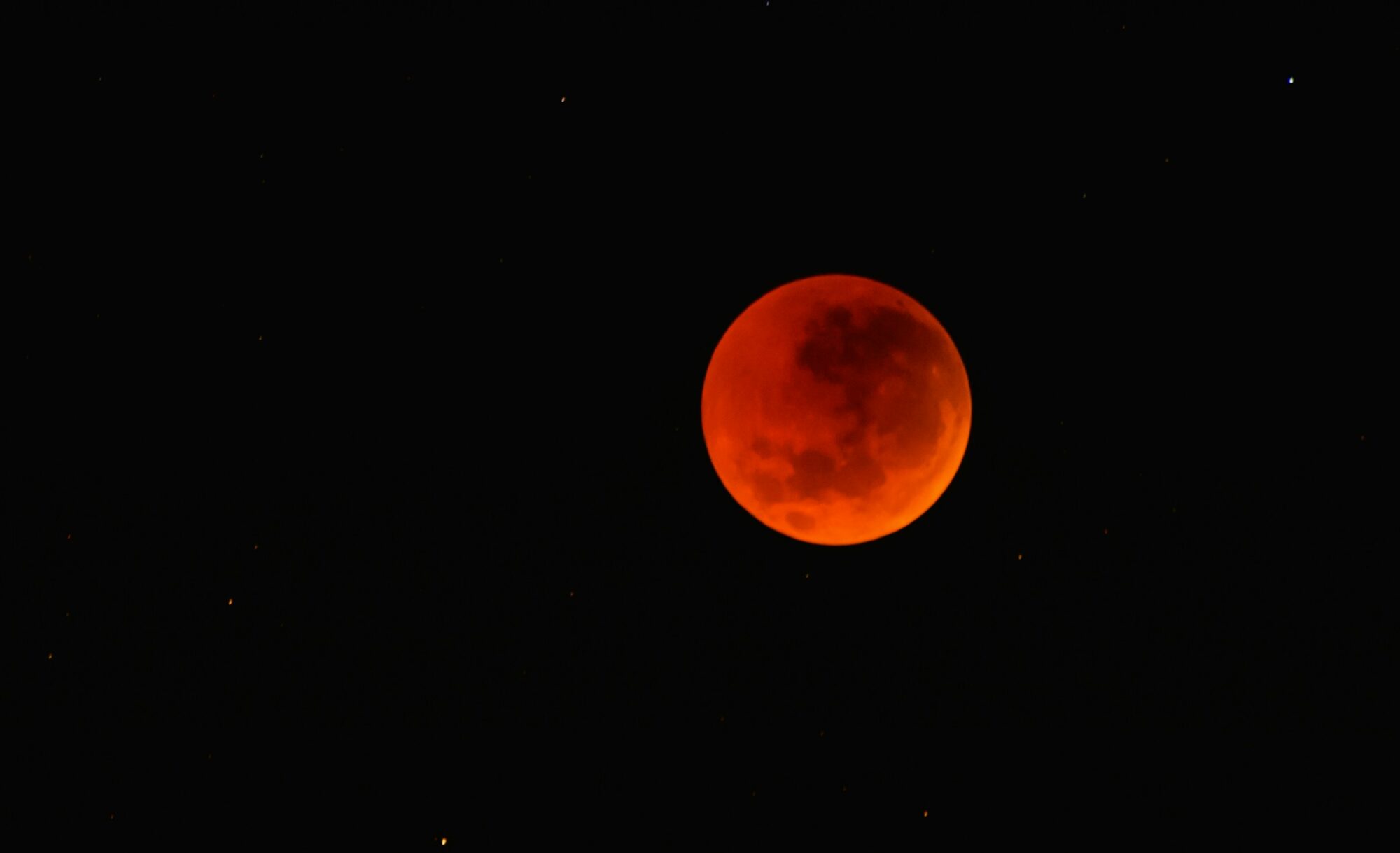 A “Lua de Sangue” chegou: Tudo para você saber sobre o eclipse total de sexta-feira (14/03)