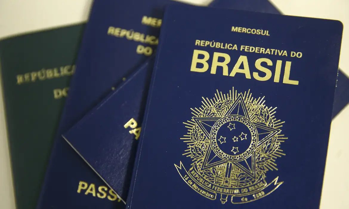 Governo Federal examina pedido por aumento da taxa de emissão de passaporte